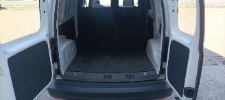 Volkswagen Caddy 2.0-TDI Euro6 75pk Airco Start stop systeem Elektrische ramen Elektrische-spiegels met verwarming Centrale vergrendeling met afstandsbediening Stoffen bekleding Tussenwand met glas Achteruitrijspiegel Laadvloer orgineel vw hout Antislip rubberen mat in  l picture 15