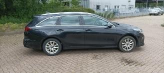 Kia Ceed 1.6-CRDI 136pk Ceed Sportswagon Spirit Navi JBL-sound systeem Camera Leder Sportstoelen Memory Full-Led koplampen Led achterlichten Elektrische achterklep Keyless-entry Climatecontrol CruiseControl 4xStoelverwarming Blindspot Automatisch inparkeren chrome picture 9