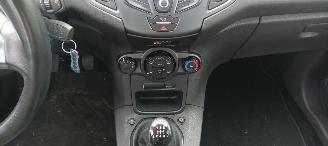 Ford Fiesta 1.5-TDCI airco Stoelverwarming leren stuurwiel led verlichting elektrische inklapbare buitenspiegels met verwarming Centrale vergrendeling met afstandsbediening Parkeersensoren voor en achter picture 26