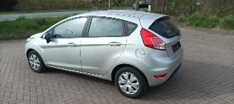Ford Fiesta 1.5-TDCI airco Stoelverwarming leren stuurwiel led verlichting elektrische inklapbare buitenspiegels met verwarming Centrale vergrendeling met afstandsbediening Parkeersensoren voor en achter picture 4