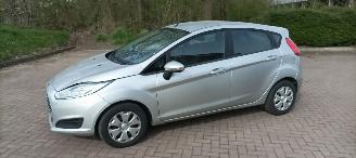 Ford Fiesta 1.5-TDCI airco Stoelverwarming leren stuurwiel led verlichting elektrische inklapbare buitenspiegels met verwarming Centrale vergrendeling met afstandsbediening Parkeersensoren voor en achter picture 2