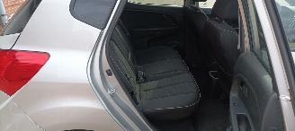 Kia Venga 1.6-16v Automaat Keyless-entry Climatecontrol Stoelverwarming Lichtautomaat Privacyglas leren stuurwiel mistlampen Parkeersensoren Trekhaak 16-inch velgen picture 18
