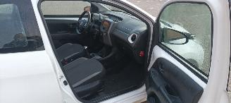 Toyota Aygo 1.0-VVT-i 72pk X-Play airco elektrische buitenspiegels met verwarming Centrale vergrendeling met afstandsbediening Led koplampen led achterlichten Hoogglans buiten design Deelbare achterbank getinte ruiten picture 11