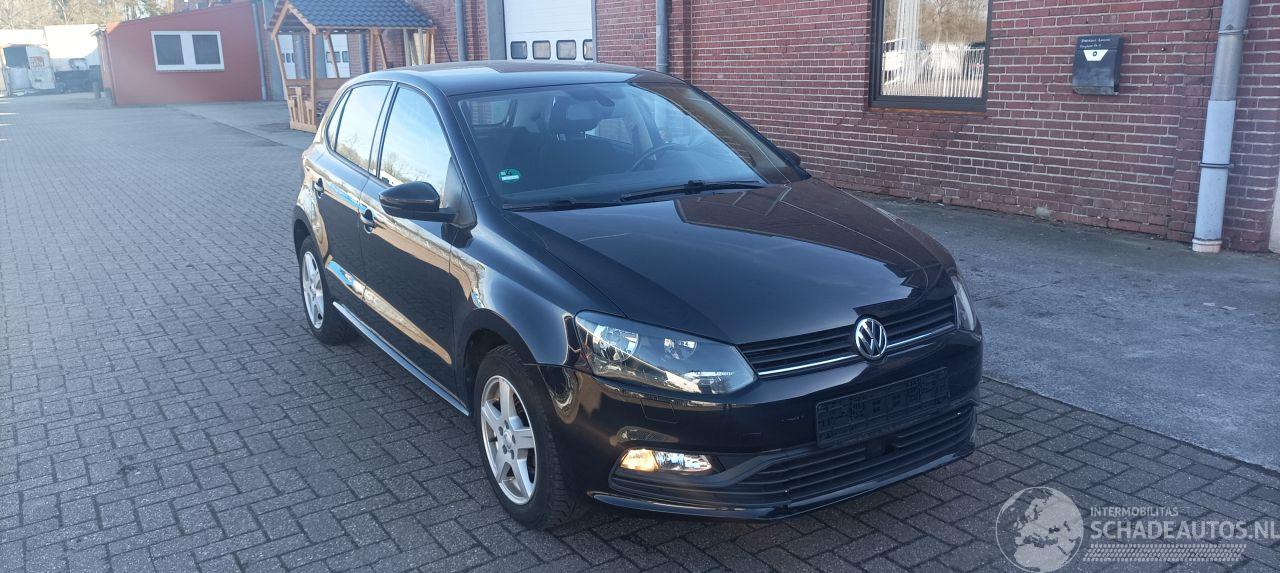 Volkswagen Polo 1.4-TDI Euro-6 Climatecontrol Stoelverwarming Regensensor leren stuurwiel mistlampen Elektrische ramen Elektrische-spiegels met verwarming Centrale vergrendeling met afstandsbediening Start-Stop systeem 15-inch velgen