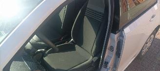 Volkswagen Up! Bj:09-2021 Move Uitvoering 1.0mpi Airconditioning Led verlichting Dab Radio Achteruitrijcamera Cruisecontrol Bordcomputer Drivelane assistent Start-Stop systeem Parkeersensoren achter picture 12