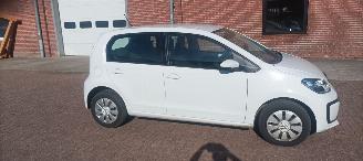 Volkswagen Up! Bj:09-2021 Move Uitvoering 1.0mpi Airconditioning Led verlichting Dab Radio Achteruitrijcamera Cruisecontrol Bordcomputer Drivelane assistent Start-Stop systeem Parkeersensoren achter picture 2