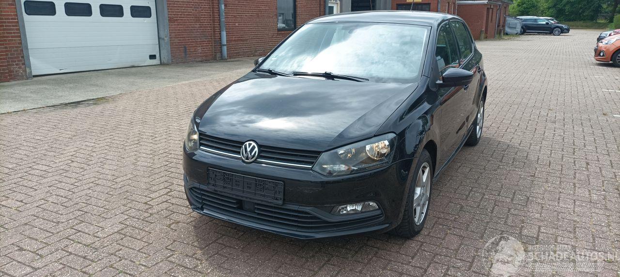 Volkswagen Polo 1.4 TDI DPF Euro6 Climatecontrol Frontradar-Remasist Stoelverwarming Regensensor leren stuurwiel mistlampen Elektrische ramen Elektrische-spiegels met verwarming Centrale vergrendeling met afstandsbediening Start-Stop systeem Radio usb 15 inch Velgen