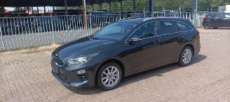 Kia Ceed 1.6-Diesel 136pk Full-Led Navi JBL-audio Leder Sportstoelen/Memory Stoelverwarming stuurwiel met verwarming keyless Entry Blindspot Drivelane assistent Dimmende binnenspiegel Achteruitrijcamera Elektrische achterklep inductie telefoon lader auto-parkeren picture 1