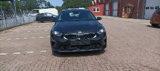 Kia Ceed 1.6-Diesel 136pk Full-Led Navi JBL-audio Leder Sportstoelen/Memory Stoelverwarming stuurwiel met verwarming keyless Entry Blindspot Drivelane assistent Dimmende binnenspiegel Achteruitrijcamera Elektrische achterklep inductie telefoon lader auto-parkeren picture 12