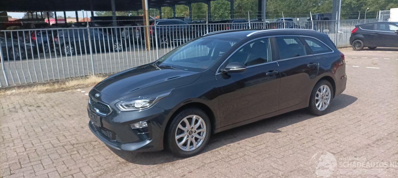 Kia Ceed 1.6-Diesel 136pk Full-Led Navi JBL-audio Leder Sportstoelen/Memory Stoelverwarming stuurwiel met verwarming keyless Entry Blindspot Drivelane assistent Dimmende binnenspiegel Achteruitrijcamera Elektrische achterklep inductie telefoon lader auto-parkeren