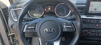 Kia Ceed 1.6-Diesel 136pk Full-Led Navi JBL-audio Leder Sportstoelen/Memory Stoelverwarming stuurwiel met verwarming keyless Entry Blindspot Drivelane assistent Dimmende binnenspiegel Achteruitrijcamera Elektrische achterklep inductie telefoon lader auto-parkeren picture 30