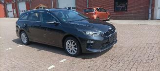 Kia Ceed 1.6-Diesel 136pk Full-Led Navi JBL-audio Leder Sportstoelen/Memory Stoelverwarming stuurwiel met verwarming keyless Entry Blindspot Drivelane assistent Dimmende binnenspiegel Achteruitrijcamera Elektrische achterklep inductie telefoon lader auto-parkeren picture 11