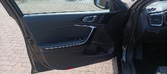 Kia Ceed 1.6-Diesel 136pk Full-Led Navi JBL-audio Leder Sportstoelen/Memory Stoelverwarming stuurwiel met verwarming keyless Entry Blindspot Drivelane assistent Dimmende binnenspiegel Achteruitrijcamera Elektrische achterklep inductie telefoon lader auto-parkeren picture 14