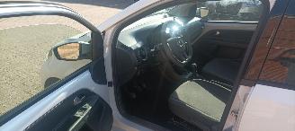 Volkswagen Up! 1.0-mpi 65pk Airconditioning Led verlichting Dab Audio Start-Stop Cruisecontrol Drivelane assistent navi-houder picture 13