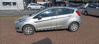 Ford Fiesta 1.5-Diesel Airconditioning Stoelverwarming leren stuurwiel Led verlichting Parkeersensoren voor en achter Elektrische inklapbare buitenspiegels met verwarming Centrale vergrendeling met afstandsbediening Start-Stop picture 2