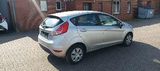 Ford Fiesta 1.5-Diesel Airconditioning Stoelverwarming leren stuurwiel Led verlichting Parkeersensoren voor en achter Elektrische inklapbare buitenspiegels met verwarming Centrale vergrendeling met afstandsbediening Start-Stop picture 6