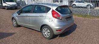 Ford Fiesta 1.5-Diesel Airconditioning Stoelverwarming leren stuurwiel Led verlichting Parkeersensoren voor en achter Elektrische inklapbare buitenspiegels met verwarming Centrale vergrendeling met afstandsbediening Start-Stop picture 4