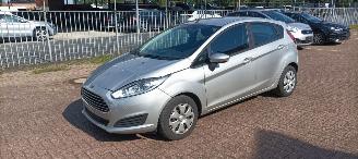 Coche accidentado Ford Fiesta 1.5-Diesel Airconditioning Stoelverwarming leren stuurwiel Led verlichting Parkeersensoren voor en achter Elektrische inklapbare buitenspiegels met verwarming Centrale vergrendeling met afstandsbediening Start-Stop 2016/6