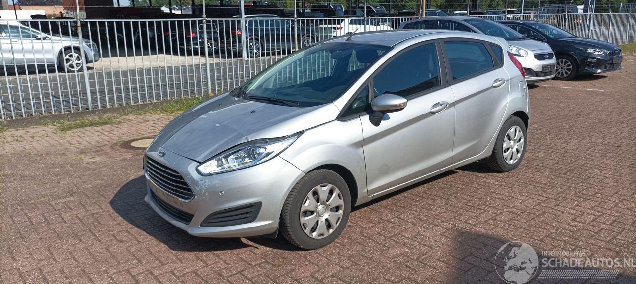 Ford Fiesta 1.5-Diesel Airconditioning Stoelverwarming leren stuurwiel Led verlichting Parkeersensoren voor en achter Elektrische inklapbare buitenspiegels met verwarming Centrale vergrendeling met afstandsbediening Start-Stop