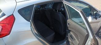 Ford Fiesta 1.5-Diesel Airconditioning Stoelverwarming leren stuurwiel Led verlichting Parkeersensoren voor en achter Elektrische inklapbare buitenspiegels met verwarming Centrale vergrendeling met afstandsbediening Start-Stop picture 15