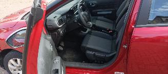 Citroën C3 c3 Edition 1.2-12v Airconditioning Stoelverwarming Lichtautomaat cruisecontrol Dab Radio elektrische buitenspiegels met verwarming Centrale vergrendeling met afstandsbediening Start-Stop systeem 16 inch velgen mistlampen Drivelane assistent Led verlichtin picture 12