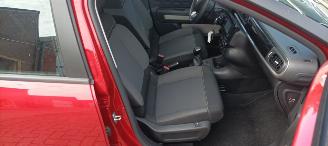 Citroën C3 c3 Edition 1.2-12v Airconditioning Stoelverwarming Lichtautomaat cruisecontrol Dab Radio elektrische buitenspiegels met verwarming Centrale vergrendeling met afstandsbediening Start-Stop systeem 16 inch velgen mistlampen Drivelane assistent Led verlichtin picture 19
