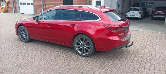 Mazda 6 Sportswagon Automatik Navi Led koplampen led achterlichten Headup Leren Sportstoelen Memory keyless Entry Blindspot Drivelane cruisecontrol met radar Stoelverwarming Lichtautomaat Regensensor Bose Soundsystem 19-inch velgen trekhaak picture 9