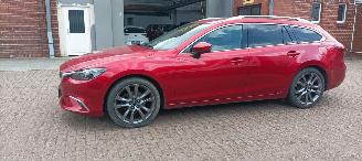 Mazda 6 Sportswagon Automatik Navi Led koplampen led achterlichten Headup Leren Sportstoelen Memory keyless Entry Blindspot Drivelane cruisecontrol met radar Stoelverwarming Lichtautomaat Regensensor Bose Soundsystem 19-inch velgen trekhaak picture 11