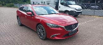 Mazda 6 Sportswagon Automatik Navi Led koplampen led achterlichten Headup Leren Sportstoelen Memory keyless Entry Blindspot Drivelane cruisecontrol met radar Stoelverwarming Lichtautomaat Regensensor Bose Soundsystem 19-inch velgen trekhaak picture 2