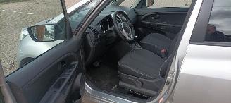 Kia Venga Automatik Klimaautomatik Keyless entry Stoelverwarming Lichtautomaat Privacyglas leren multifunctioneel stuurwiel 4xElektrische ramen Elektrische-spiegels met verwarming en  elektrisch inklapbaar privacy glas Parkeersensoren achter trekhaak 16-inch Kia ve picture 17