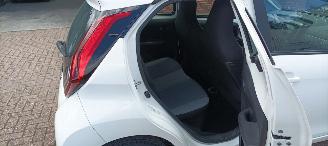 Toyota Aygo New Model AygoX Play 1.0 Airconditioning Led verlichting Leren stuurwiel Led achterlichten Elektrische ramen Elektrische-spiegels met verwarming Centrale vergrendeling met afstandsbediening picture 11