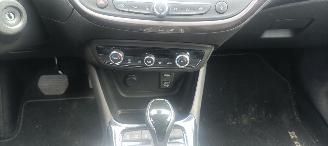 Opel Crossland Innovation line 1.2 110pk Automatik Navigatie Leder Full Led Climatecontrol CruiseControl Stoelverwarming Lichtautomaat Privacyglas Regensensor led achterlichten trekhaak Parkeersensoren voor en achter picture 19