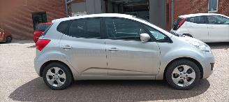 damaged passenger cars Kia Venga 1.6 Automatik Climatecontrol Keyless-entry Stoelverwarming Leren stuurwiel Armsteun voor Links & Rechts 4xElektrische ramen Elektrische inklapbare buitenspiegels Privacy glas Trekhaak Parkeersensoren achter 16 inch Sportvelgen Mistlampen 2013/8
