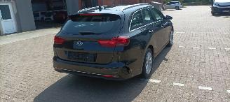 Kia Ceed Sportswagon 1.6-CRDI 136pk JBL Dab Navigatie Climatecontrol Leren Sportstoelen -Memory Elektrische-Achterklep Blindspot systeem Achteruitrijcamera Full-Led koplampen Led achterlichten picture 5