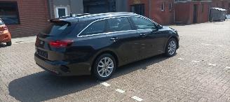 Kia Ceed Sportswagon 1.6-CRDI 136pk JBL Dab Navigatie Climatecontrol Leren Sportstoelen -Memory Elektrische-Achterklep Blindspot systeem Achteruitrijcamera Full-Led koplampen Led achterlichten picture 4