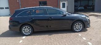 Kia Ceed Sportswagon 1.6-CRDI 136pk JBL Dab Navigatie Climatecontrol Leren Sportstoelen -Memory Elektrische-Achterklep Blindspot systeem Achteruitrijcamera Full-Led koplampen Led achterlichten picture 3