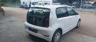 Volkswagen Up! 1.0-Mpi 65pk Airconditioning Navigatie-Houder Cruisecontrol Bordcomputer Stoelverwarming Radio DAB Achteruitrijcamera Parkeersensoren Led dagrijverlichting Elek-Ramen Centrale vergrendeling met afstandsbediening Start-Stop systeem picture 4