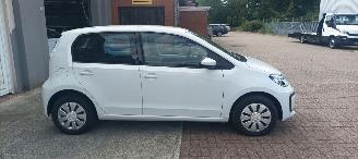 Volkswagen Up! 1.0-Mpi 65pk Airconditioning Navigatie-Houder Cruisecontrol Bordcomputer Stoelverwarming Radio DAB Achteruitrijcamera Parkeersensoren Led dagrijverlichting Elek-Ramen Centrale vergrendeling met afstandsbediening Start-Stop systeem picture 6
