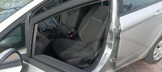 Ford Fiesta 1.5-diesel Led-dagrijverlichting Airconditioning Stoelverwarming Lichtautomaat Leren Stuurwiel Radio -usb Elektrische ramen Elektrische inklapbare buitenspiegels met led verlichting Parkeersensoren voor en achter picture 16