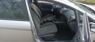 Ford Fiesta 1.5-diesel Led-dagrijverlichting Airconditioning Stoelverwarming Lichtautomaat Leren Stuurwiel Radio -usb Elektrische ramen Elektrische inklapbare buitenspiegels met led verlichting Parkeersensoren voor en achter picture 20