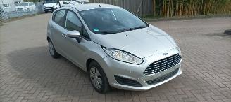 krockskadad bil auto Ford Fiesta 1.5-diesel Led-dagrijverlichting Airconditioning Stoelverwarming Lichtautomaat Leren Stuurwiel Radio -usb Elektrische ramen Elektrische inklapbare buitenspiegels met led verlichting Parkeersensoren voor en achter 2016/6