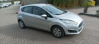Ford Fiesta 1.5-diesel Led-dagrijverlichting Airconditioning Stoelverwarming Lichtautomaat Leren Stuurwiel Radio -usb Elektrische ramen Elektrische inklapbare buitenspiegels met led verlichting Parkeersensoren voor en achter picture 2