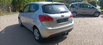 Kia Venga 1.6-16v Benzine Automatik Keyless-entry Climatecontrol Stoelverwarming Privacyglas leren stuurwiel mistlampen Parkeersensoren Trekhaak picture 3