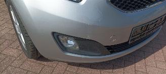 Kia Venga 1.6-16v Benzine Automatik Keyless-entry Climatecontrol Stoelverwarming Privacyglas leren stuurwiel mistlampen Parkeersensoren Trekhaak picture 26
