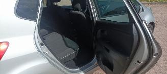 Kia Venga 1.6-16v Benzine Automatik Keyless-entry Climatecontrol Stoelverwarming Privacyglas leren stuurwiel mistlampen Parkeersensoren Trekhaak picture 12