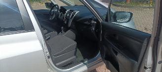 Kia Venga 1.6-16v Benzine Automatik Keyless-entry Climatecontrol Stoelverwarming Privacyglas leren stuurwiel mistlampen Parkeersensoren Trekhaak picture 10