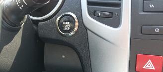 Kia Venga 1.6-16v Benzine Automatik Keyless-entry Climatecontrol Stoelverwarming Privacyglas leren stuurwiel mistlampen Parkeersensoren Trekhaak picture 23