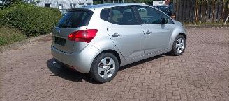 Kia Venga 1.6-16v Benzine Automatik Keyless-entry Climatecontrol Stoelverwarming Privacyglas leren stuurwiel mistlampen Parkeersensoren Trekhaak picture 5