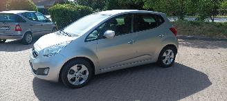 Kia Venga 1.6-16v Benzine Automatik Keyless-entry Climatecontrol Stoelverwarming Privacyglas leren stuurwiel mistlampen Parkeersensoren Trekhaak picture 1