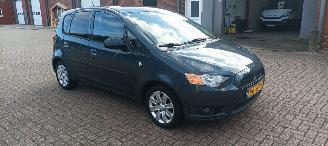 Mitsubishi Colt 1.3-16v Automaat 95pk Airco Lichtautomaat cruisecontrol Regensensor 4xElektrische ramen Elektrische-spiegels met verwarming Centrale vergrendeling met afstandsbediening Privacyglas leren stuurwiel mistlampen Metallic Lak Trekhaak  volledig Onderhouden! picture 9